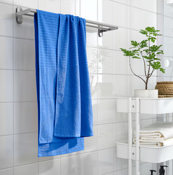 VÅGSJÖN Bath towel, bright blue, 70x140 cm