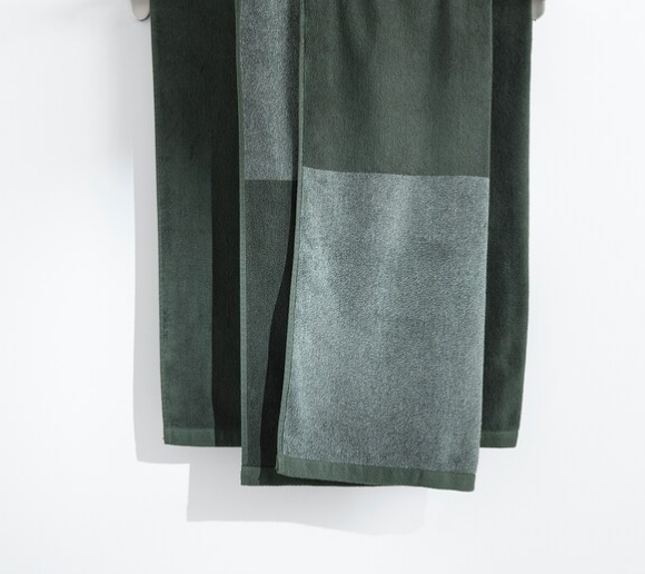 HIMLEÅN Bath towel, dark green/mélange, 70x140 cm